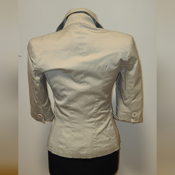 KOR@KOR Ecru satin cropped fitted blazer - Picture 5 of 13